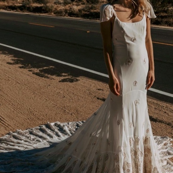Daughter Of Simone "Stevie" wedding gown - unworn/unaltered - Picture 1 of 12
